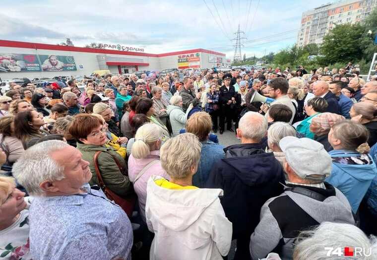 Жители Челябинска сегодня протестовали против бездействия властей во время наводнения