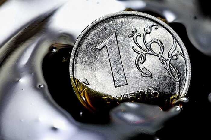 Нефть Urals упала ниже 4 тысяч рублей за баррель, что приводит к бюджетному дефициту